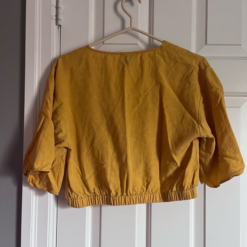 Just One Answer Large Mustard top - Picture 3 of 5
